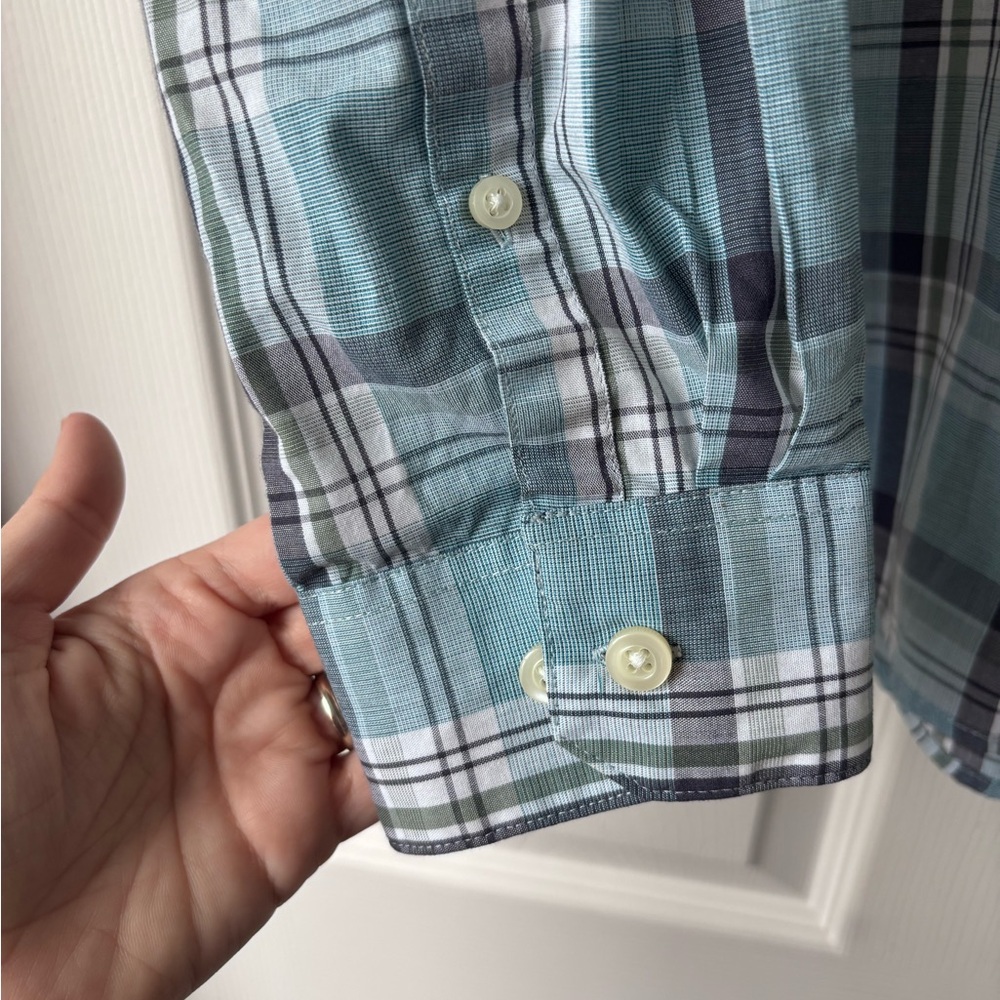 Van Heusen Slim Fit Shirt - Picture 5 of 7